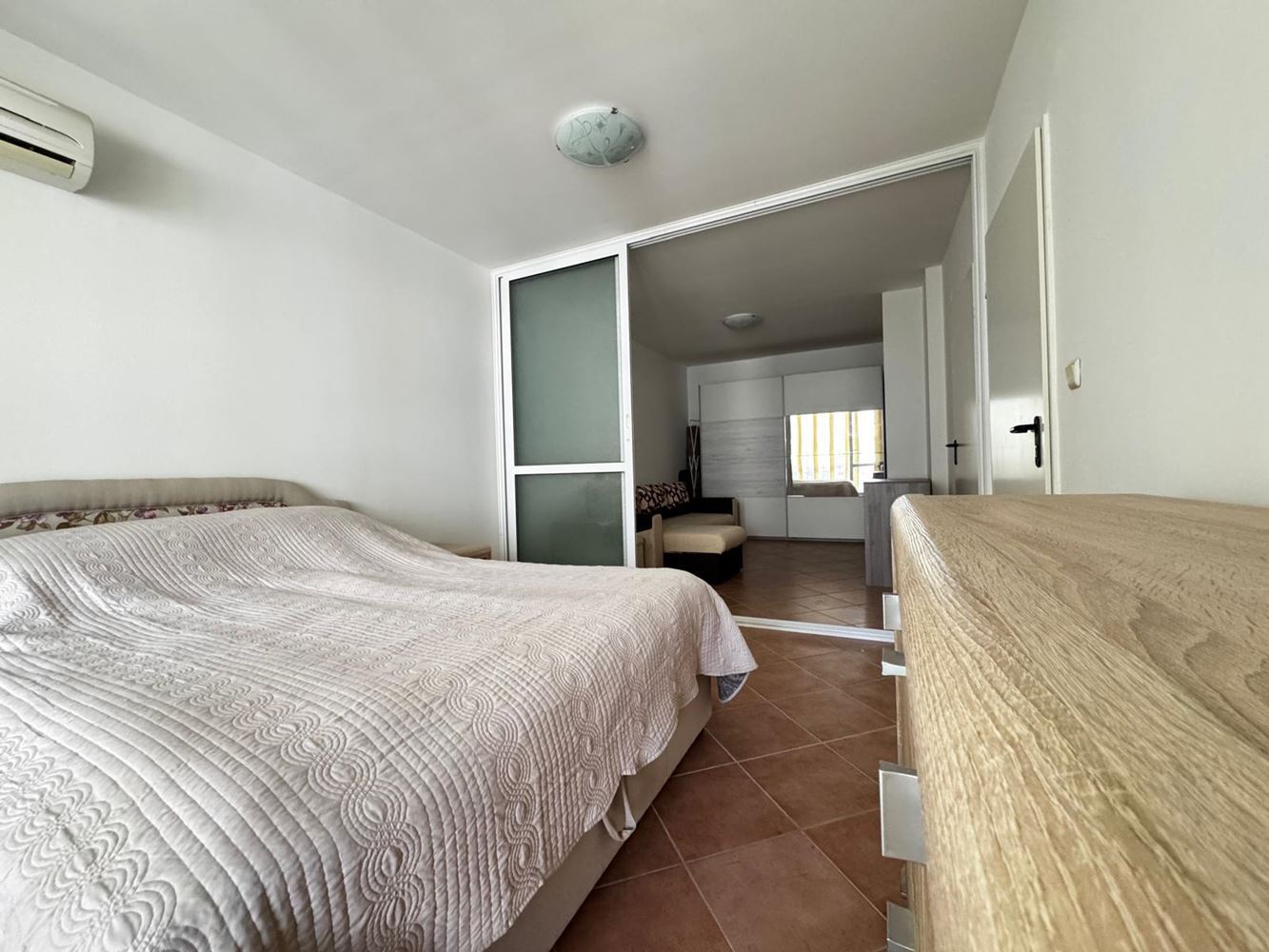 Geräumige Wohnung mit einem Schlafzimmer in Pomorie – mit großer Terrasse und ausgezeichnetem Investitionspotenzial