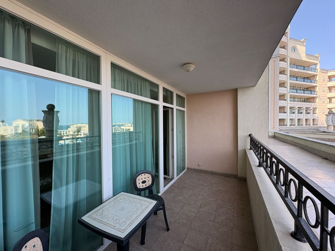 Luxuriöse 2-Zimmer-Wohnung mit Meerblick in erster Linie in Pomorie – eine prestigeträchtige Immobilie mit einzigartigen Annehmlichkeiten