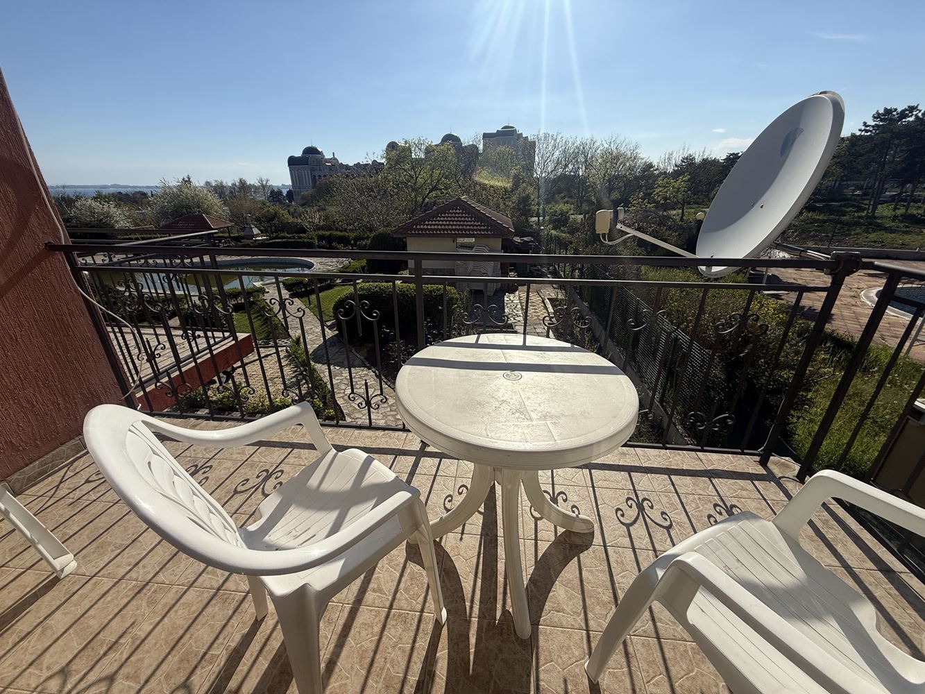 Zwei-Zimmer-Wohnung in Sveti Vlas – 300 m vom Meer entfernt, hervorragende Infrastruktur und Ratenzahlung bis Jahresende