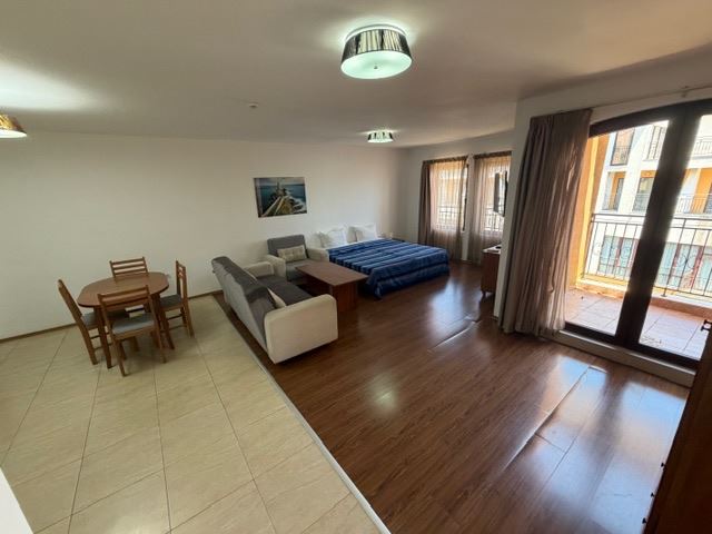 Zwei-Zimmer-Wohnung in erster Meereslinie mit Meerblick in Aheloy