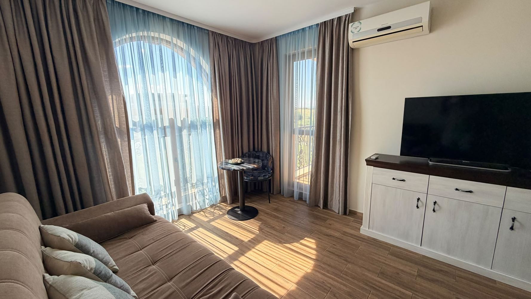 Zweizimmerwohnung mit Panoramablick, nur einen Schritt vom Meer entfernt in Ravda
