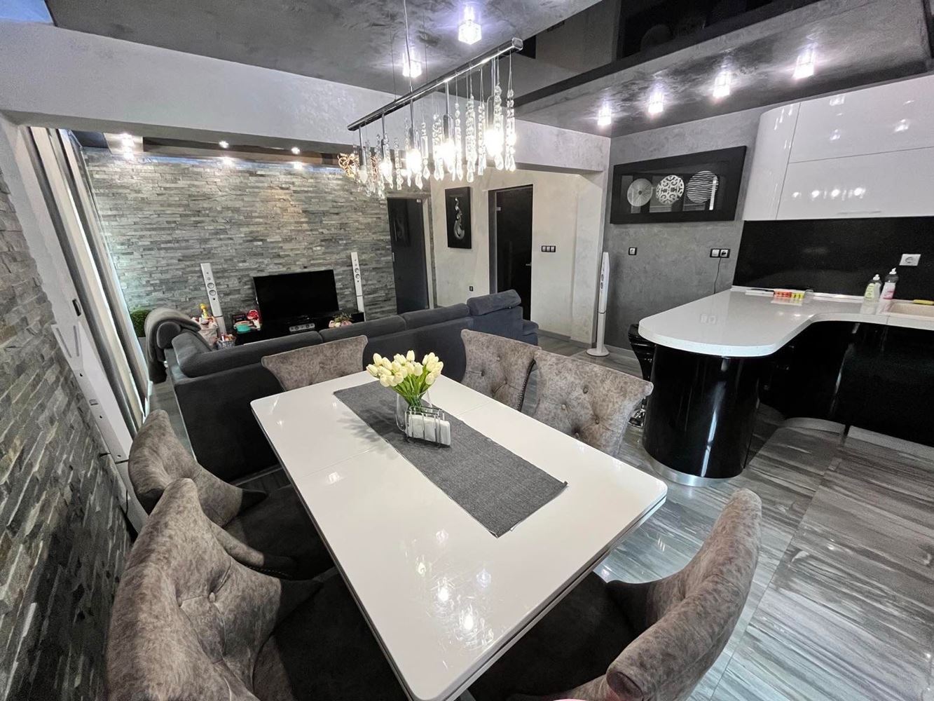 Luxuswohnung mit drei Terrassen und hochwertiger Ausstattung – außergewöhnliche 3-Zimmer-Wohnung im Wohnkomplex „Tscherno More“, Nessebar