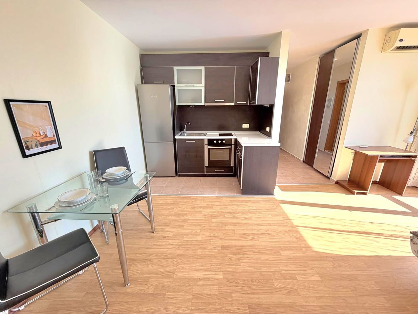 Helle und warme Zweizimmerwohnung mit einem Schlafzimmer in der Nähe des Aquaparks in Sonnenstrand – ausgezeichnete Investition zur Vermietung