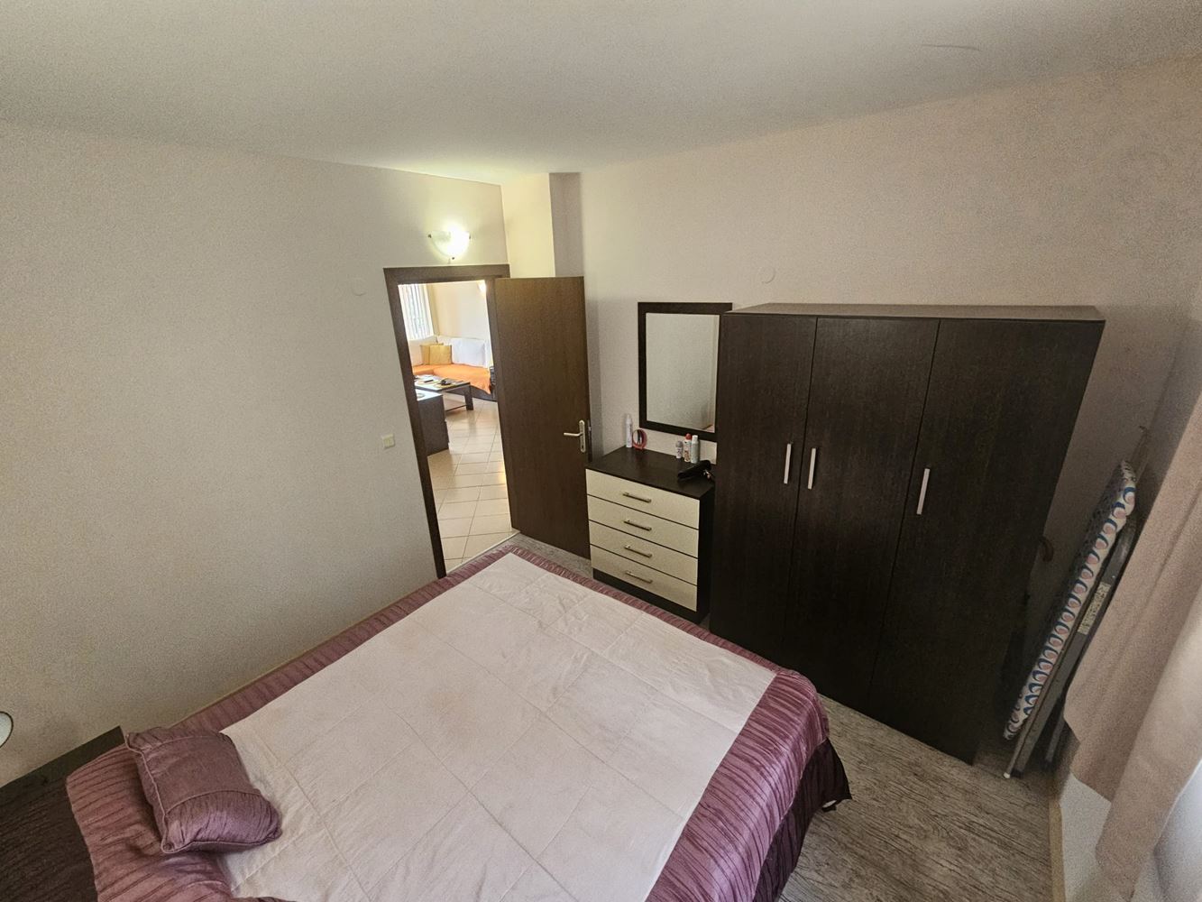 Geräumiges Apartment mit zwei Schlafzimmern in Sonnenstrand mit hervorragender Lage und Annehmlichkeiten für die ganzjährige Nutzung