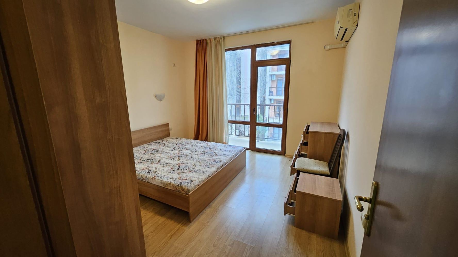 Geräumige 3-Zimmer-Wohnung in Primorsko – Komfort, Ruhe und niedrige Wartungsgebühr