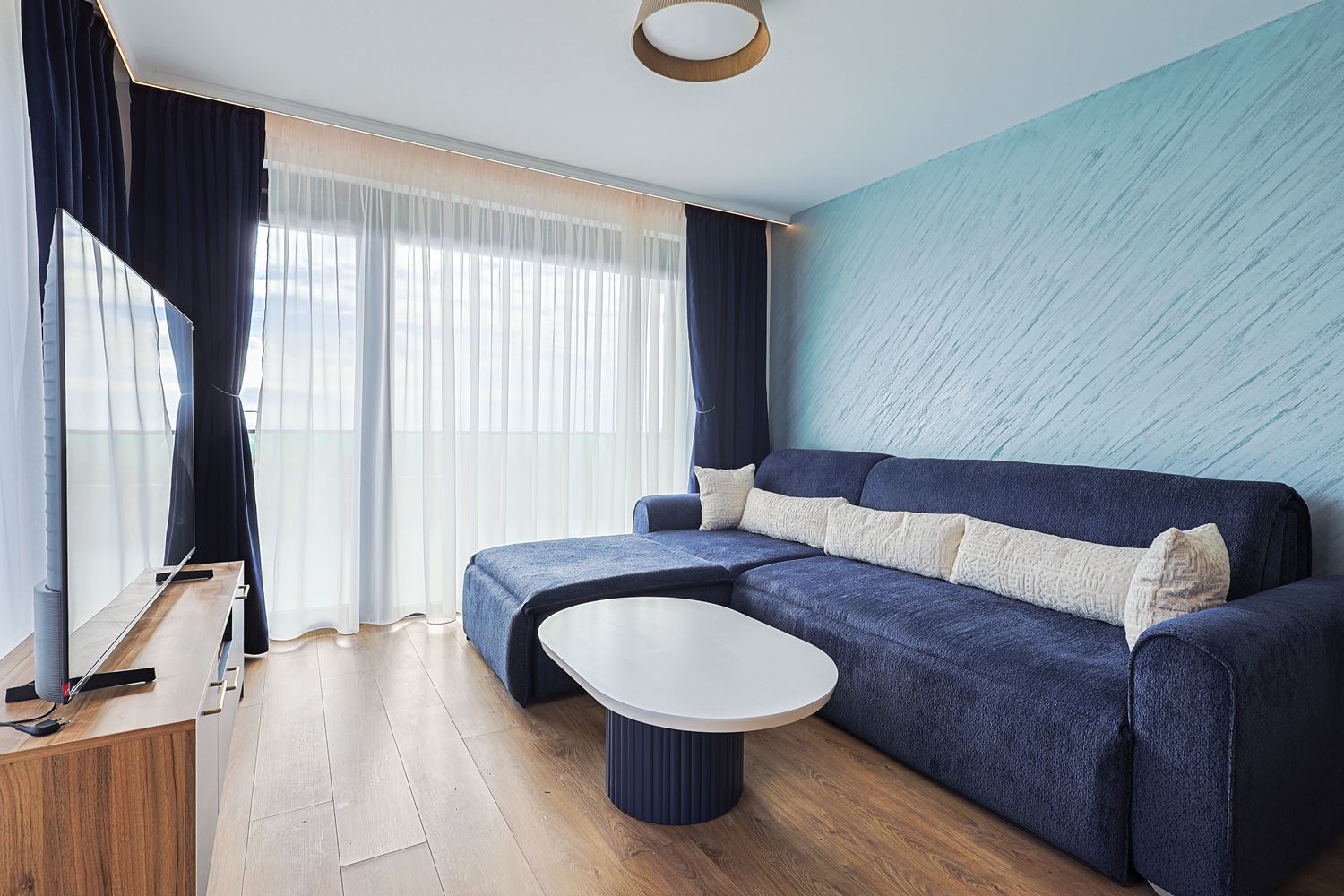 Zweizimmerwohnung mit Meerblick und Designer-Renovierung in einer grünen Anlage in Sonnenstrand