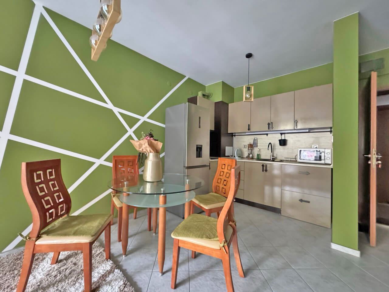 Geräumige Drei-Zimmer-Wohnung mit Poolblick in Sonnenstrand