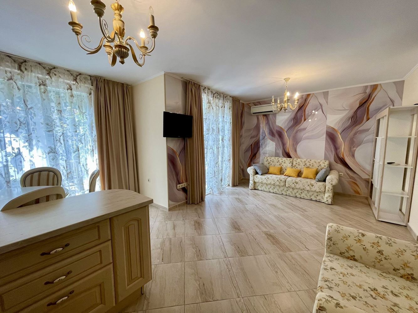 Luxuriöses Maisonette-Apartment mit Garten in Elite-Komplex – Komfort und Entspannung in Meeresnähe
