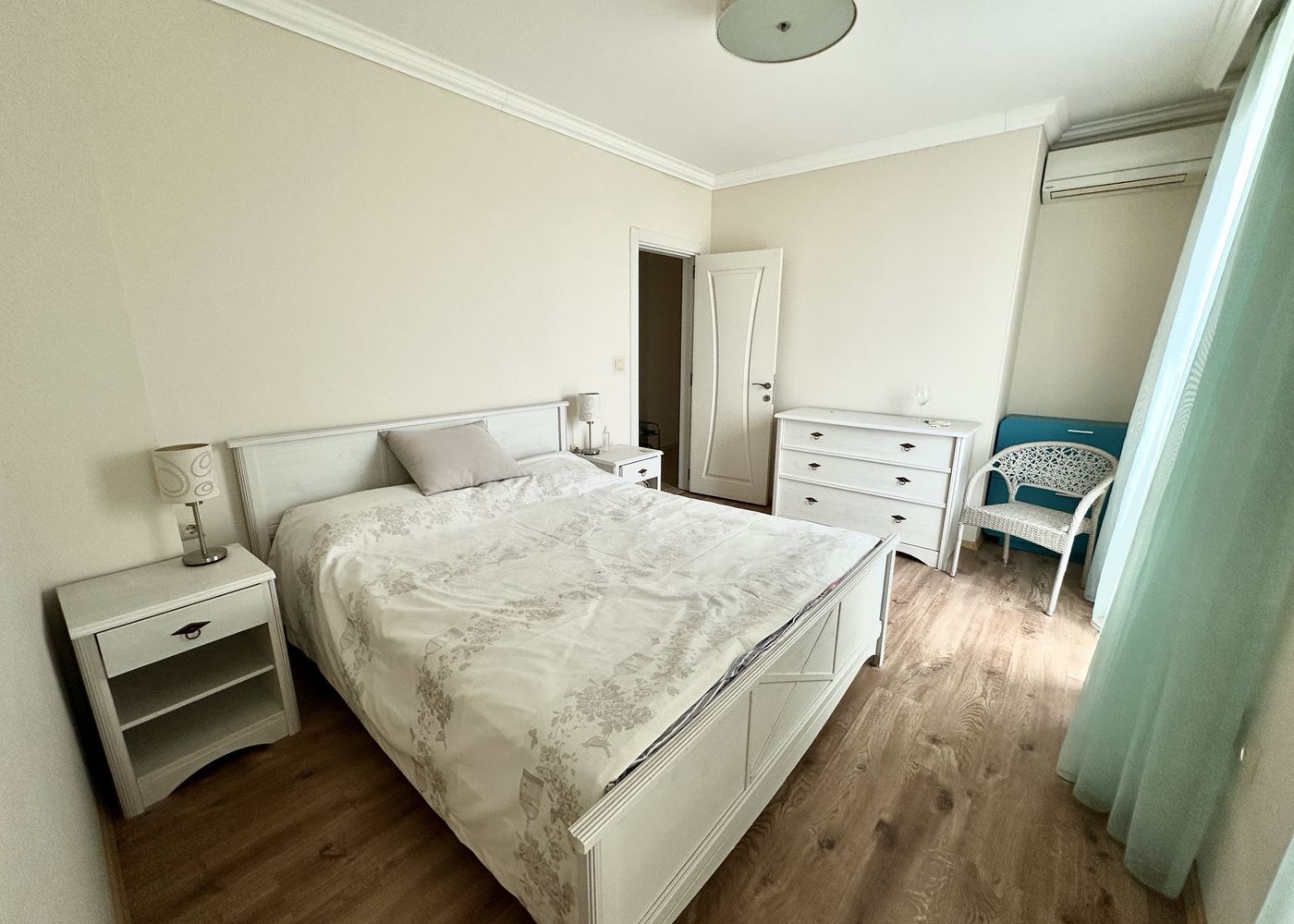 Geräumige 3-Zimmer-Wohnung mit Meerblick in Ravda