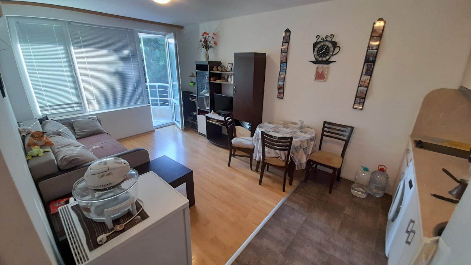 Komfortable Wohnung mit einem Schlafzimmer in einer ganzjährig geöffneten Wohnanlage mit Parkplatz im Stadtteil Sarafovo