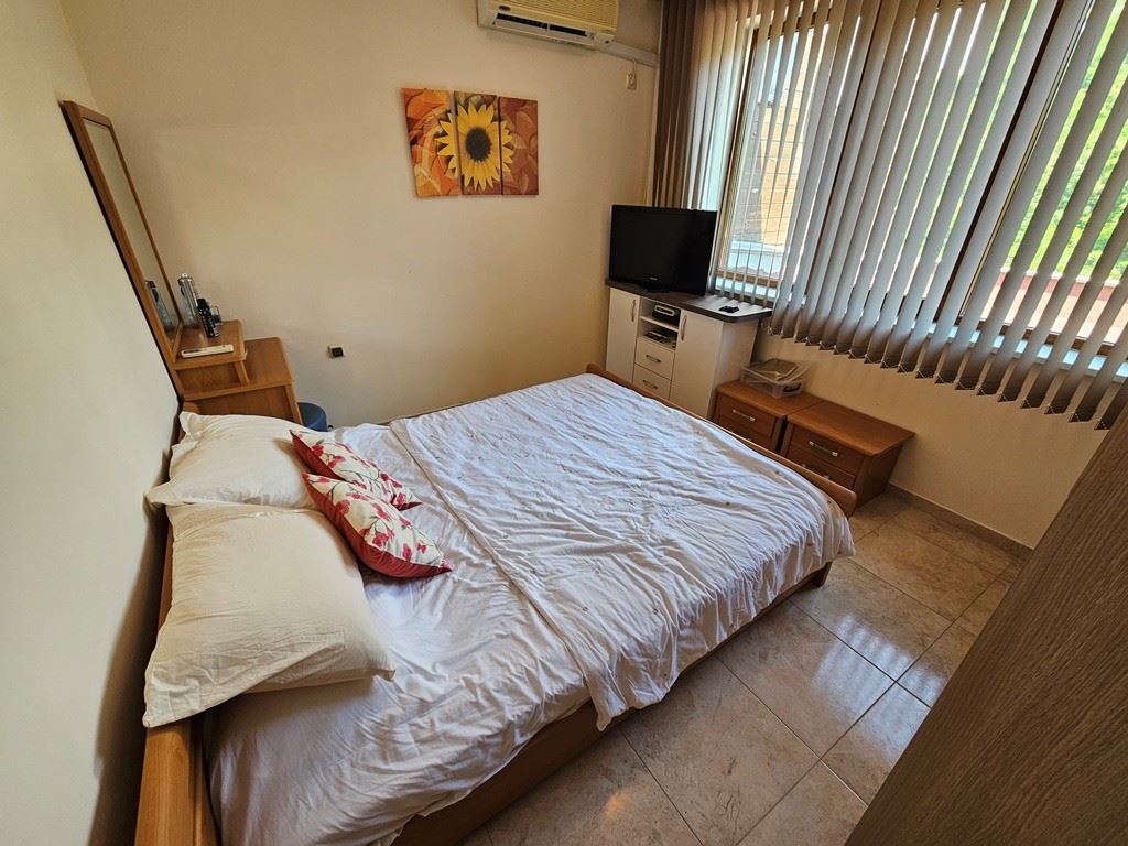 Panorama-Apartment mit zwei Schlafzimmern nur wenige Meter vom Strand entfernt in Elenite mit atemberaubendem Blick auf die Bucht