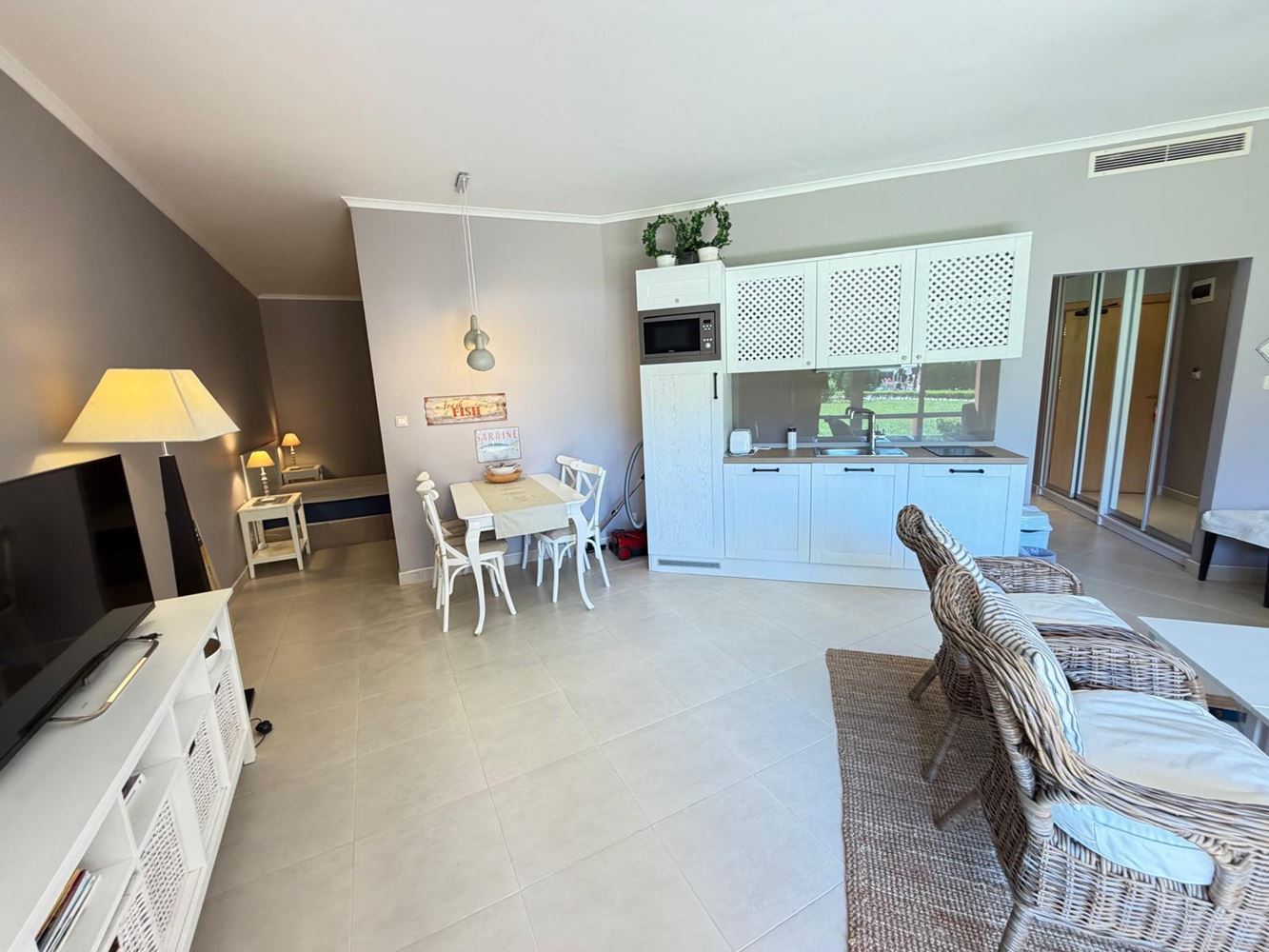 Wohnung mit einem Schlafzimmer und direktem Zugang zum Pool in Sonnenstrand – Luxus, Großzügigkeit und erstklassige Annehmlichkeiten