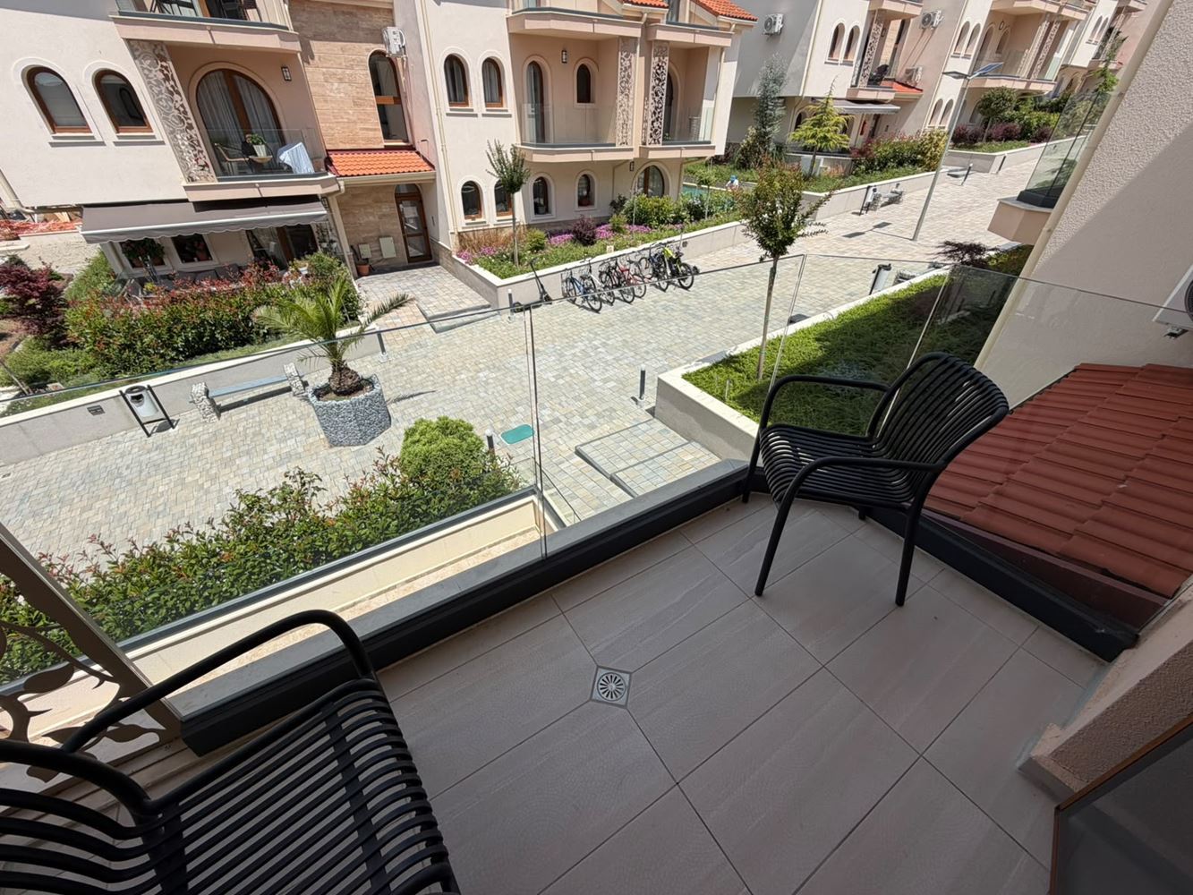Luxuriöses Apartment mit zwei Schlafzimmern in einer neuen Wohnanlage nahe Sonnenstrand – Komfort, Sicherheit und hervorragende Investition