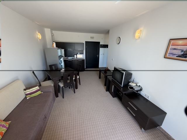 Zwei-Zimmer-Wohnung in erster Reihe am Meer in Sarafovo – Komfort, Stil und Meeresatmosphäre in einer Wohnanlage