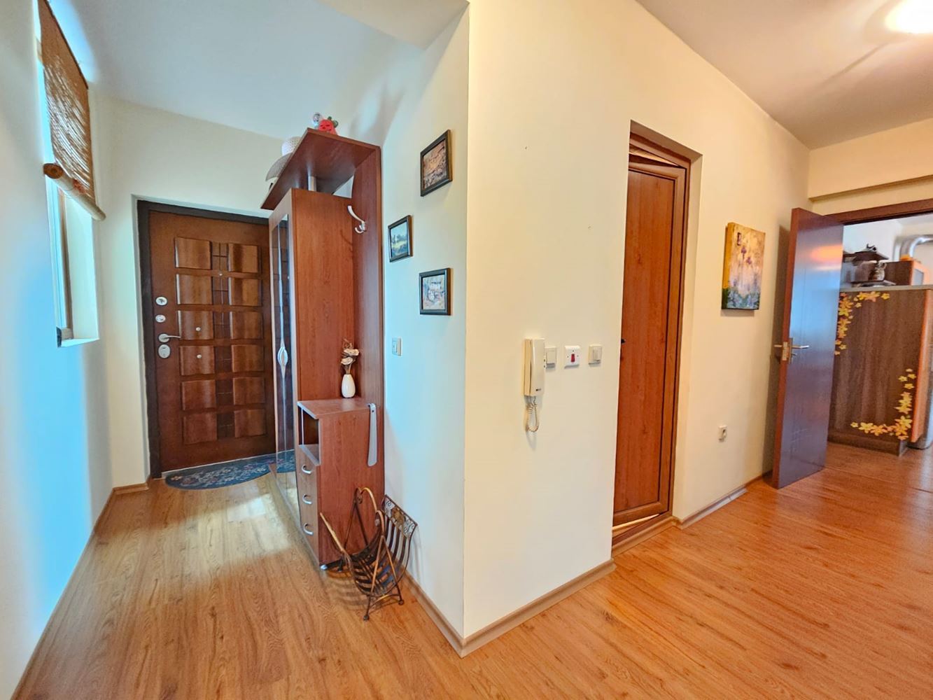 Geräumige Drei-Zimmer-Wohnung in erster Meereslinie in Sozopol mit einzigartiger Panoramaterrasse