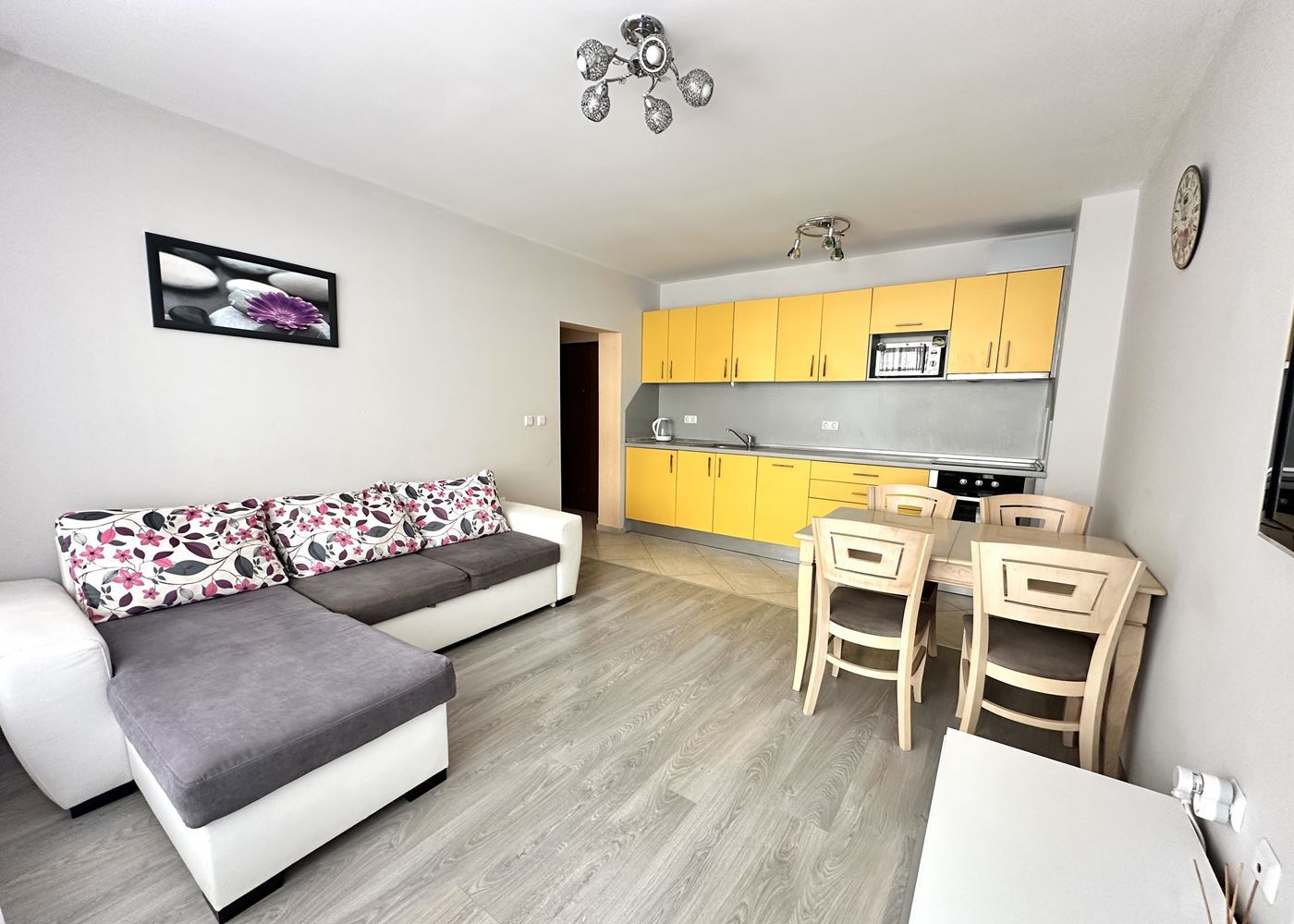 Ein-Zimmer-Apartment 100 m vom Strand in Pomorie – Komfort, Bequemlichkeit und Meerblick