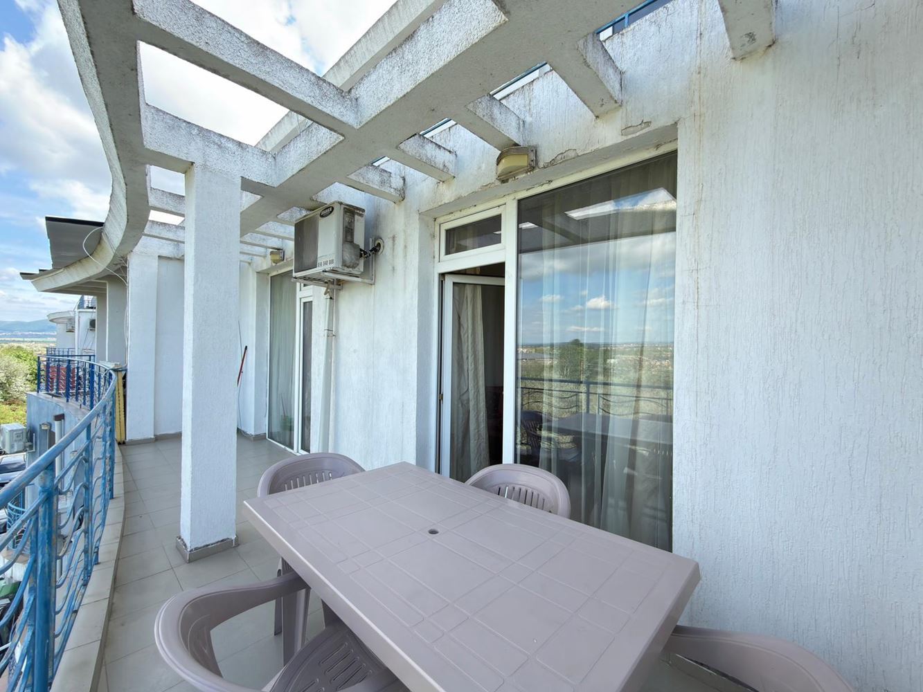 Geräumige Vierzimmer-Maisonettewohnung mit Panoramablick – Komfort und Stil im Herzen der Ruhe