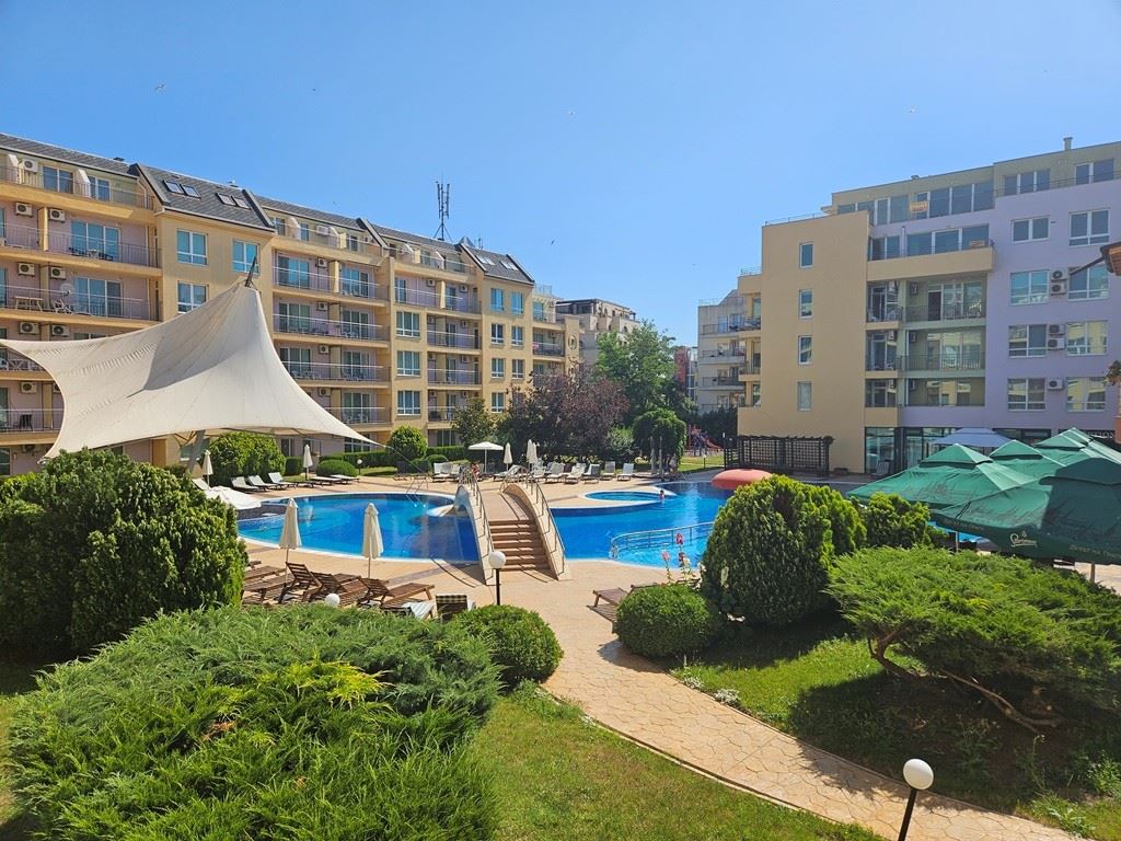 Exklusive 2-Zimmer-Wohnung mit Panoramablick auf den Pool in Sonnenstrand