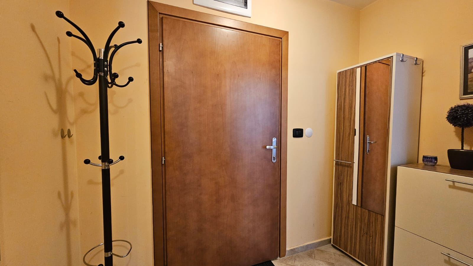 Gemütliche und stilvoll eingerichtete 2-Zimmer-Wohnung mit teilweisem Meerblick