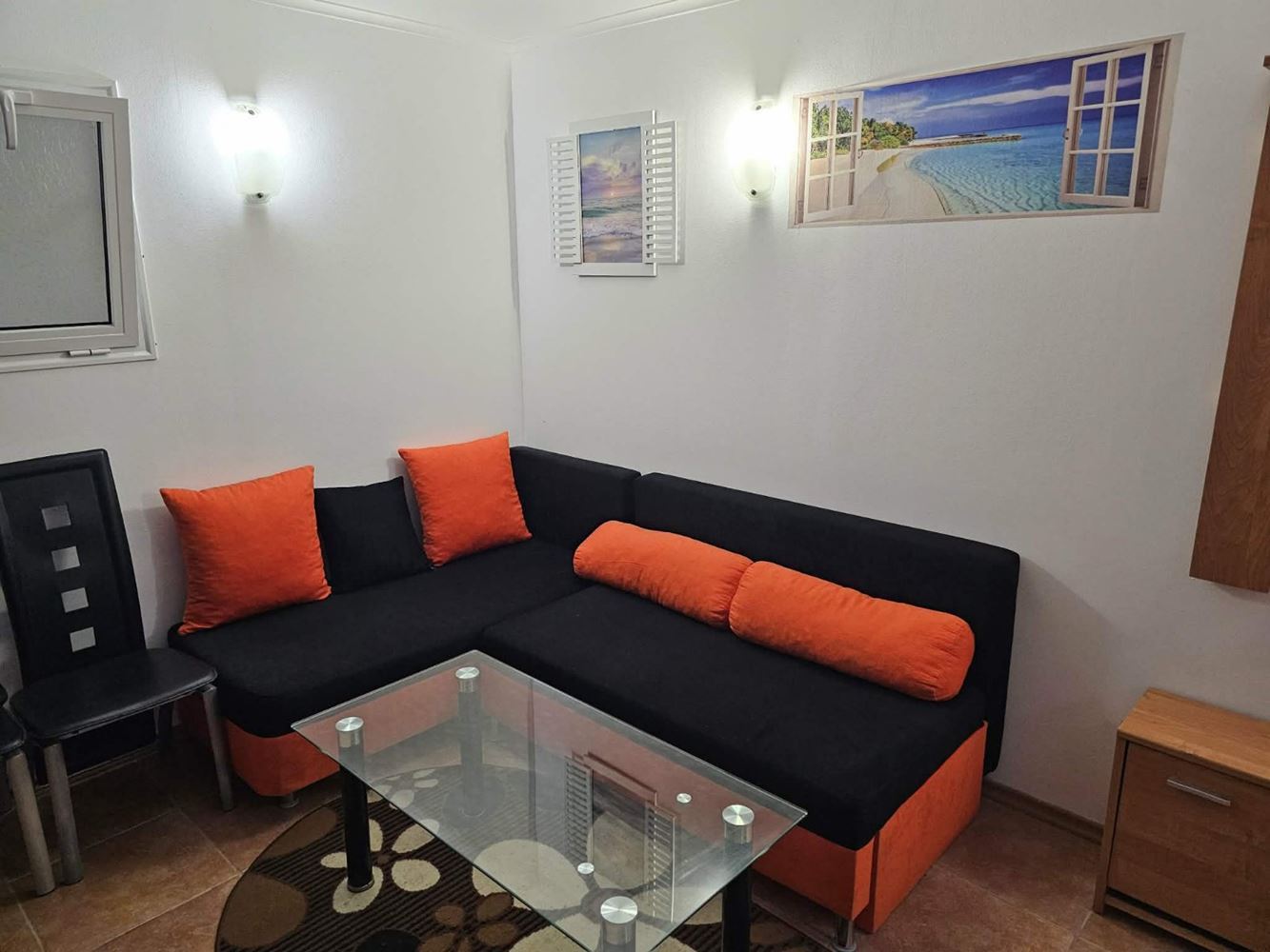 Geräumige Drei-Zimmer-Wohnung in Nessebar mit niedriger Jahresgebühr und kostenlosem Parkplatz