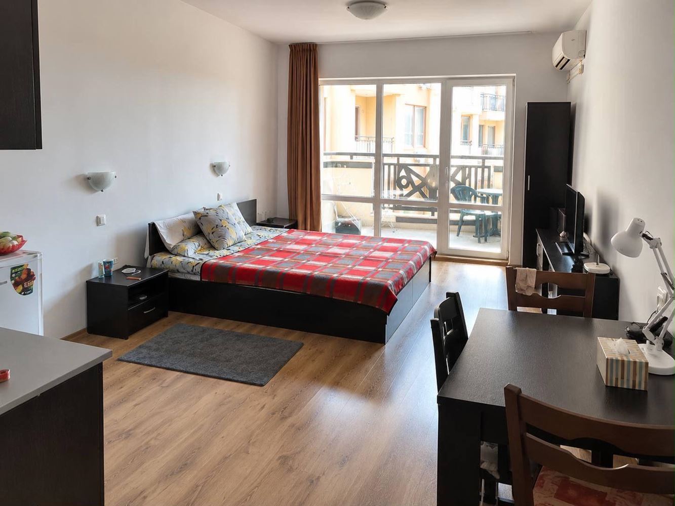 Großes Studio mit teilweise Meerblick in Sveti Vlas – hervorragende Lage und bezugsfertig