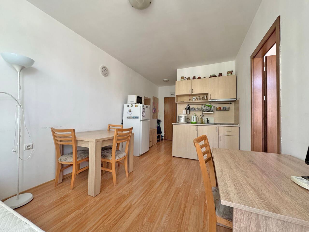 Helle Wohnung mit einem Schlafzimmer und Poolblick in einer hervorragend gepflegten Anlage in Sonnenstrand
