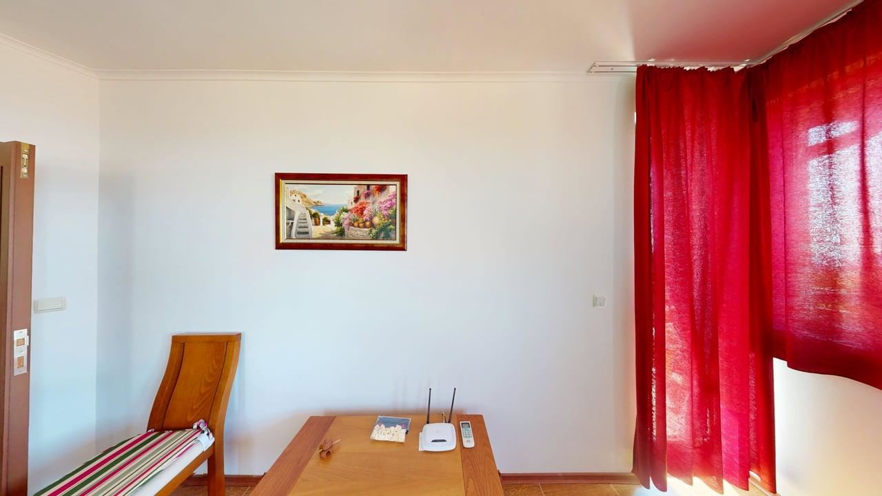 Geräumige Zwei-Zimmer-Wohnung mit Meerblick in der Region Sonnenstrand