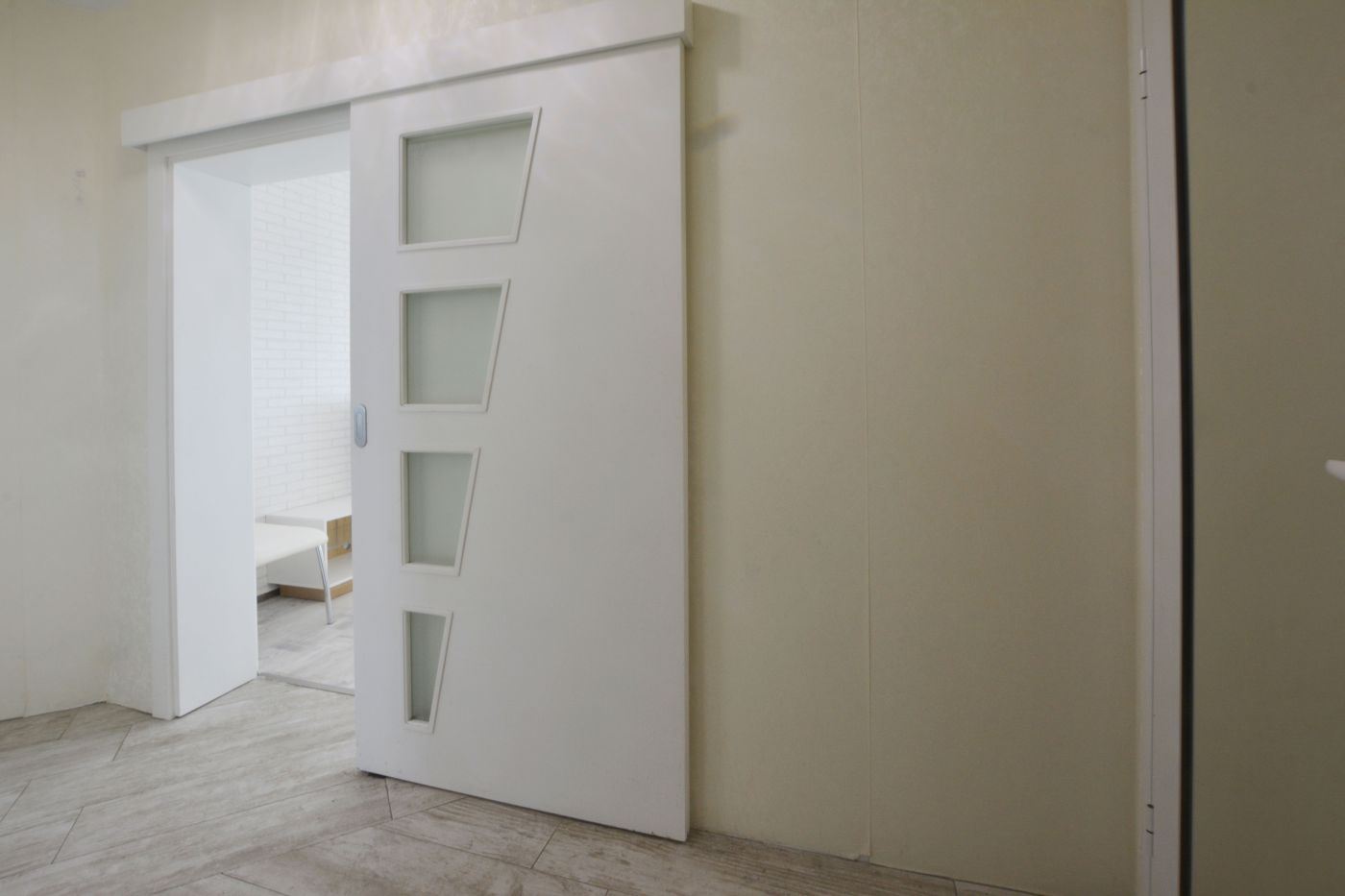 Luxuriöse Drei-Zimmer-Wohnung mit Meerblick in erster Reihe in Ravda – 114 m², zwei Terrassen und maximaler Komfort