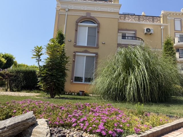 Gemütliche Zweizimmerwohnung mit riesiger Terrasse in Ravda – Ihr persönlicher Freiraum am Meer