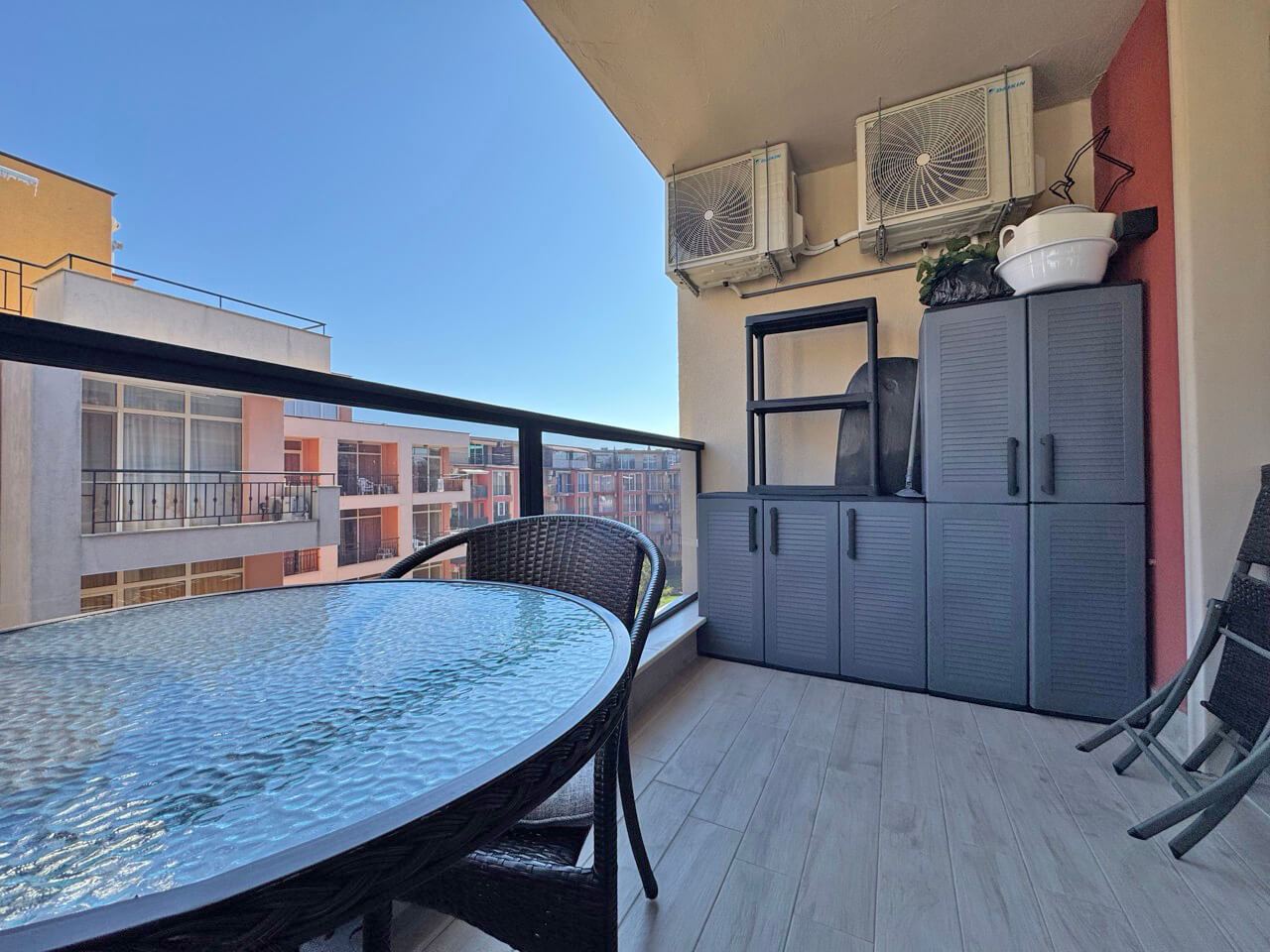 Modernes, vollständig möbliertes Apartment mit einem Schlafzimmer in Sonnenstrand – Stil und Komfort das ganze Jahr über