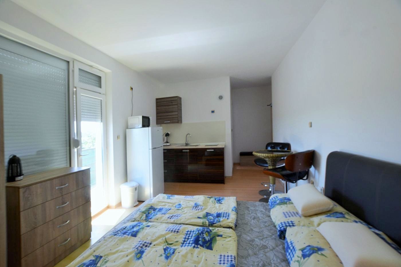 Wirtschaftliches Studio in ruhiger Lage nahe Sonnenstrand – Hervorragende Investition
