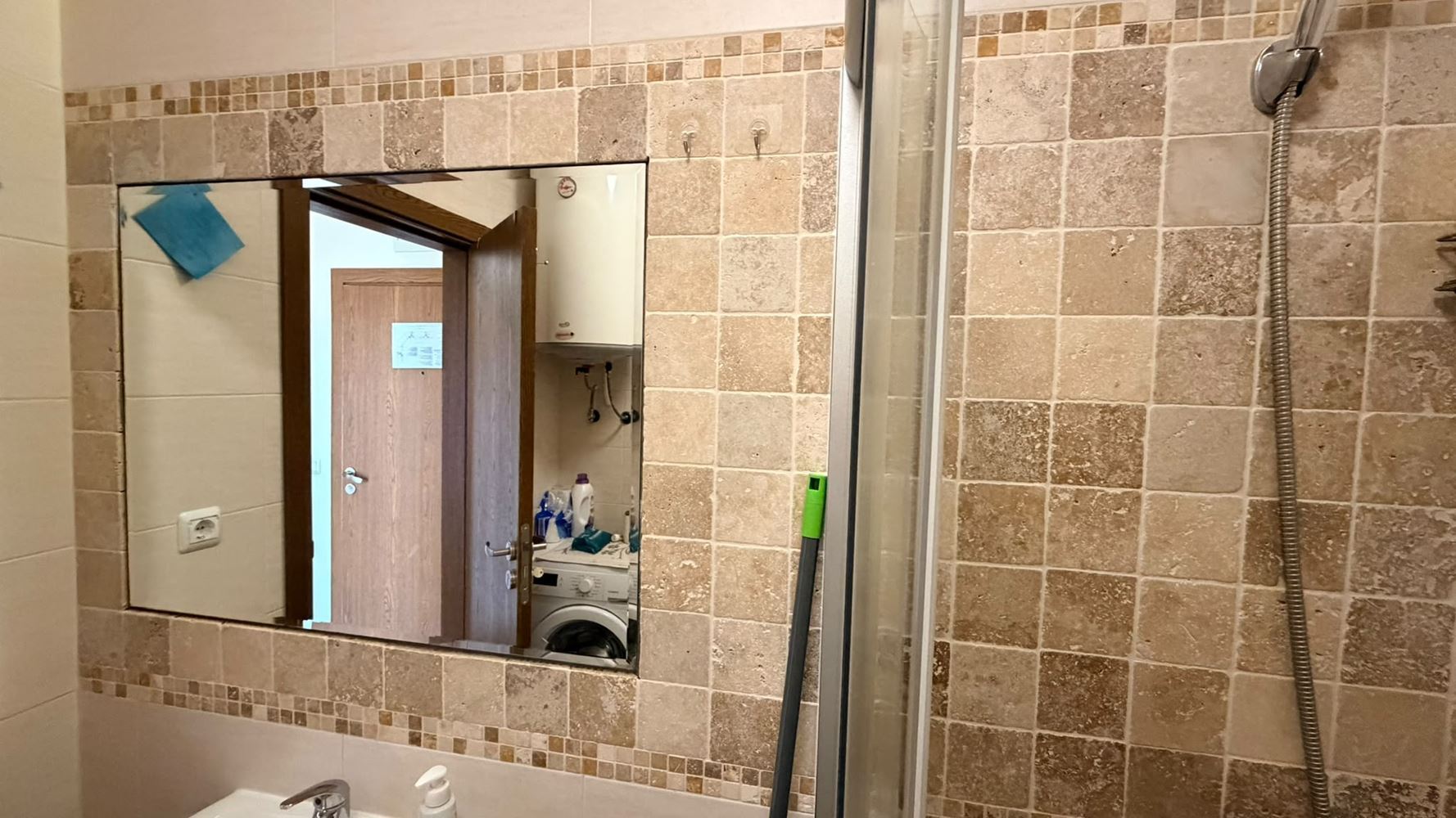 Zweizimmerwohnung mit Panoramablick, nur einen Schritt vom Meer entfernt in Ravda