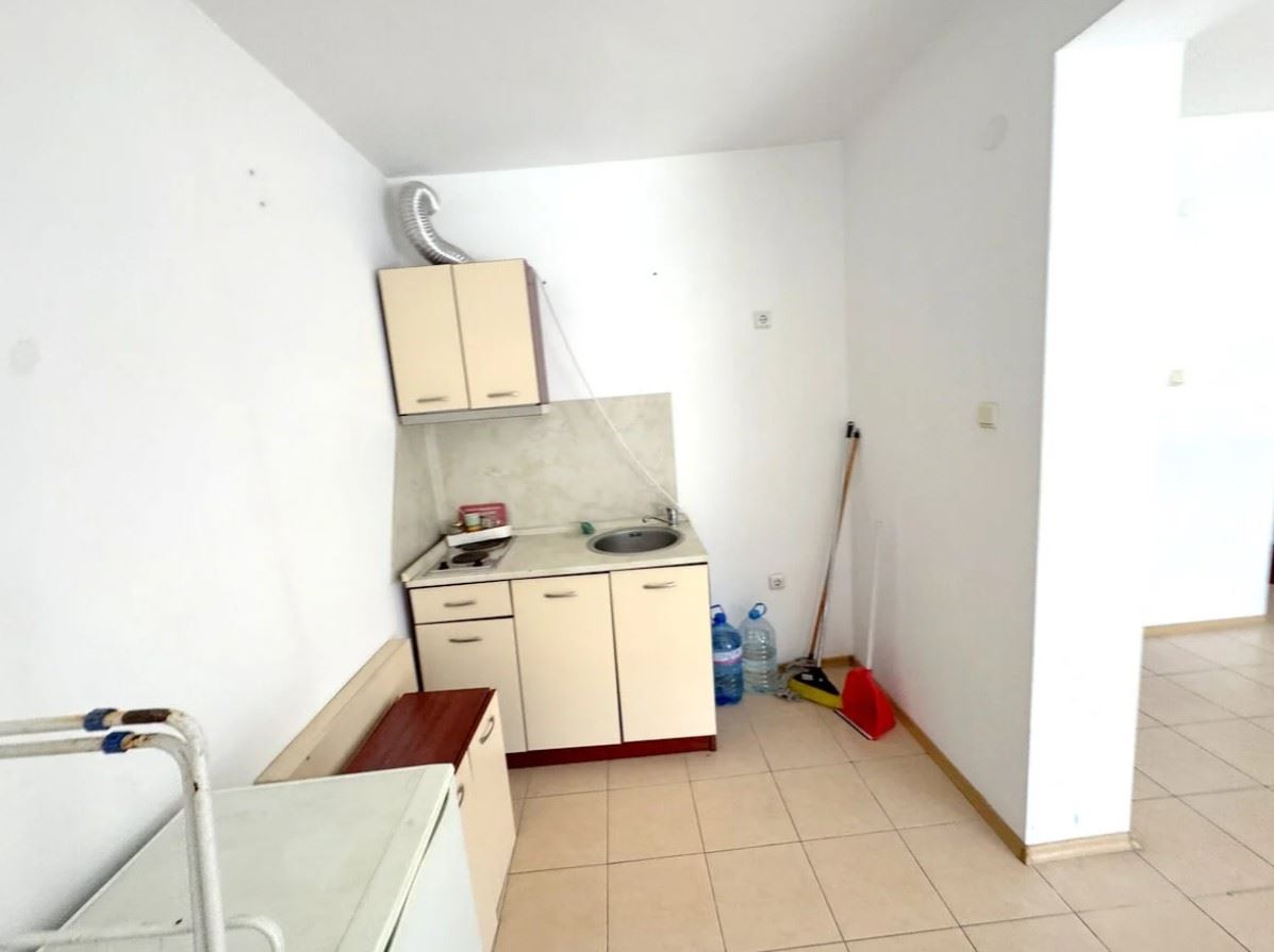 Apartment mit einem Schlafzimmer 300 Meter vom Strand in Sonnenstrand – ausgezeichnete Möglichkeit zur Renovierung und Investition