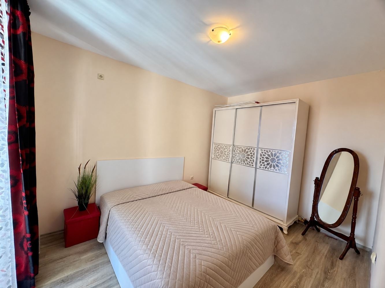 Meerblick und Gemütlichkeit in Nessebar – vollständig möblierte Wohnung mit einem Schlafzimmer