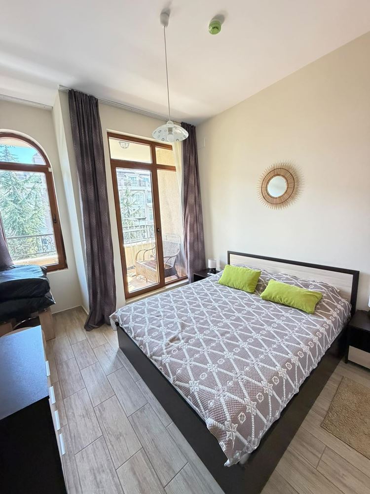 Luxuriöse Zweizimmerwohnung mit Blick ins Grüne in einer prestigeträchtigen Anlage in Sonnenstrand