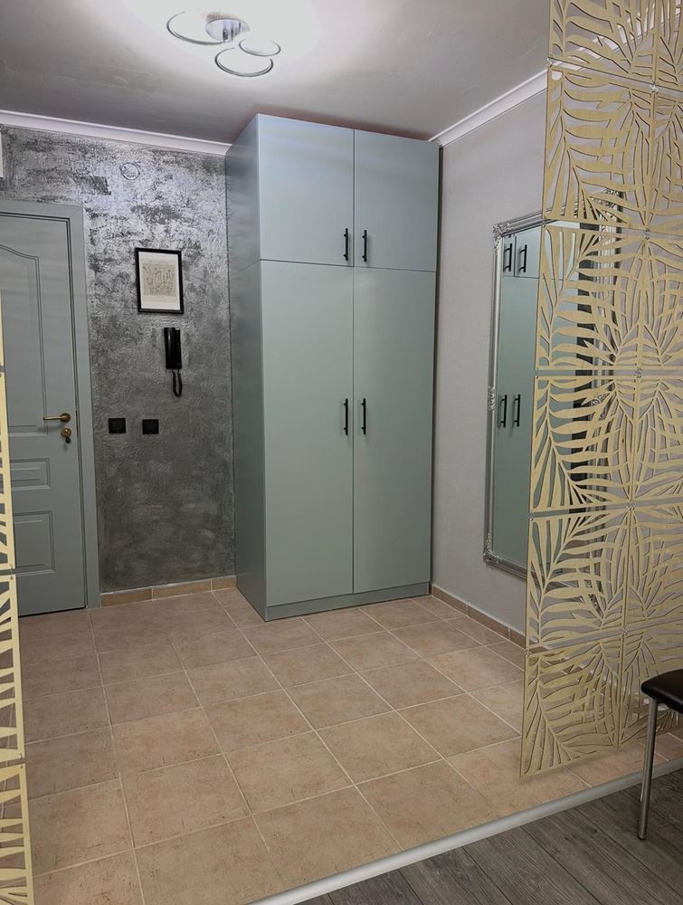 Zwei-Zimmer-Wohnung mit teilweisem Meerblick in Sveti Vlas – möbliert, nach Renovierung, in einer luxuriösen geschlossenen Anlage