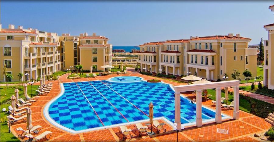 Wohnung in erster Meereslinie mit Meerblick – vollständig möblierte Immobilie in einer Wohnanlage im mediterranen Stil