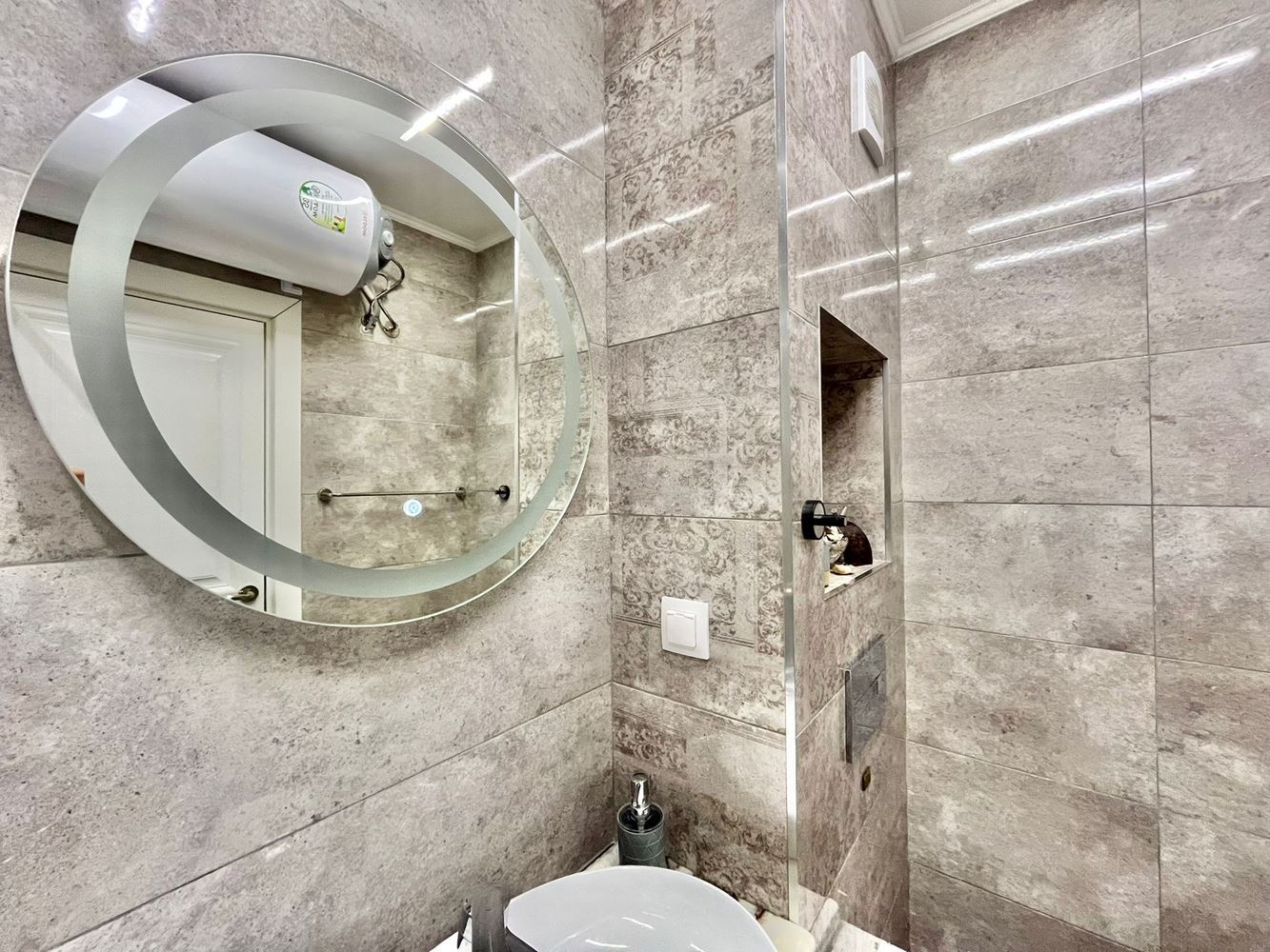 Luxuriöse Drei-Zimmer-Wohnung auf zwei Ebenen im Herzen von Rawda – Neubau mit Swimmingpool und Premium-Komfort