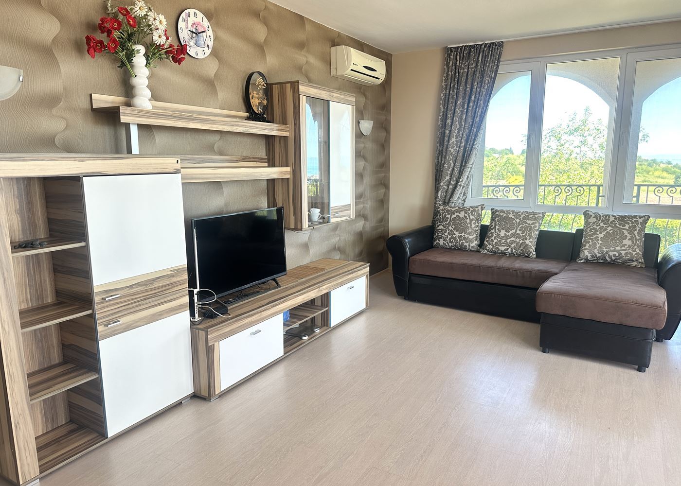Geräumige 2-Zimmer-Wohnung mit Panoramablick auf das Meer in Tschernomorez – ein bezugsfertiges Zuhause am Meer