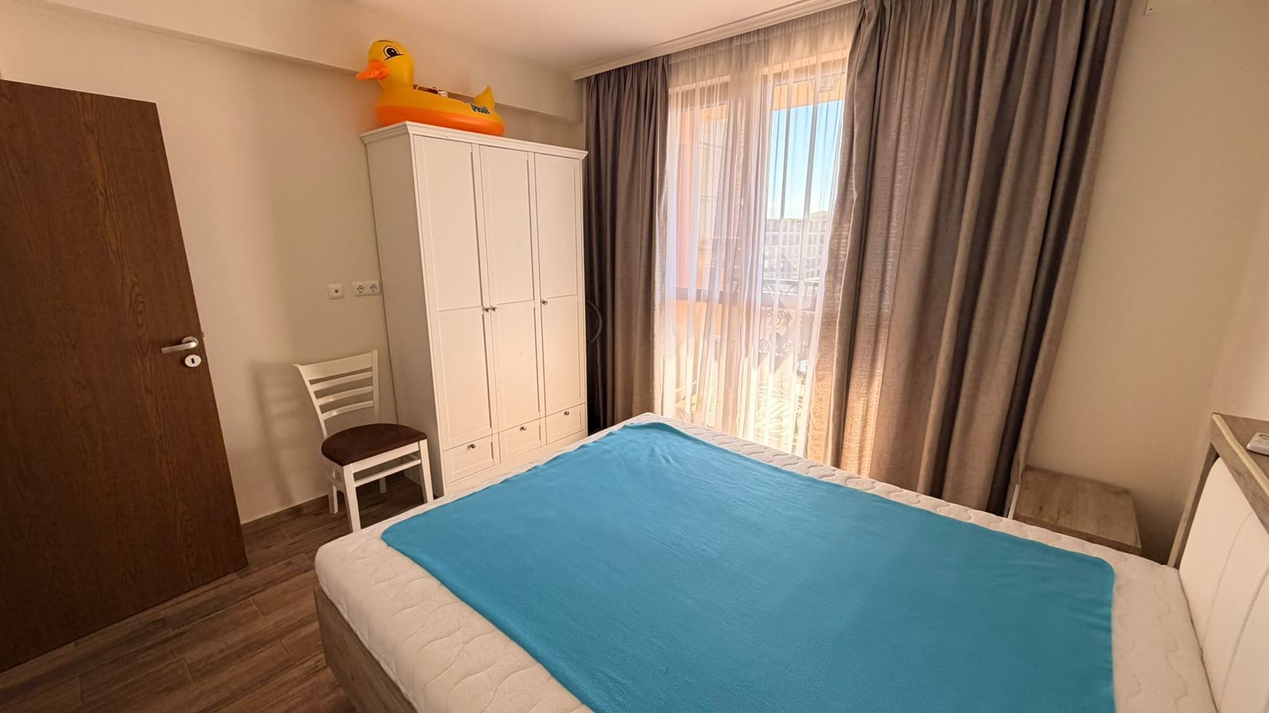 Zweizimmerwohnung mit Panoramablick, nur einen Schritt vom Meer entfernt in Ravda