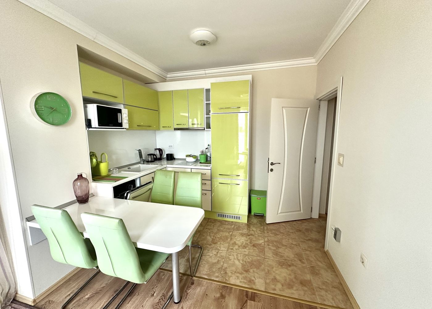 Geräumige 3-Zimmer-Wohnung mit Meerblick in Ravda