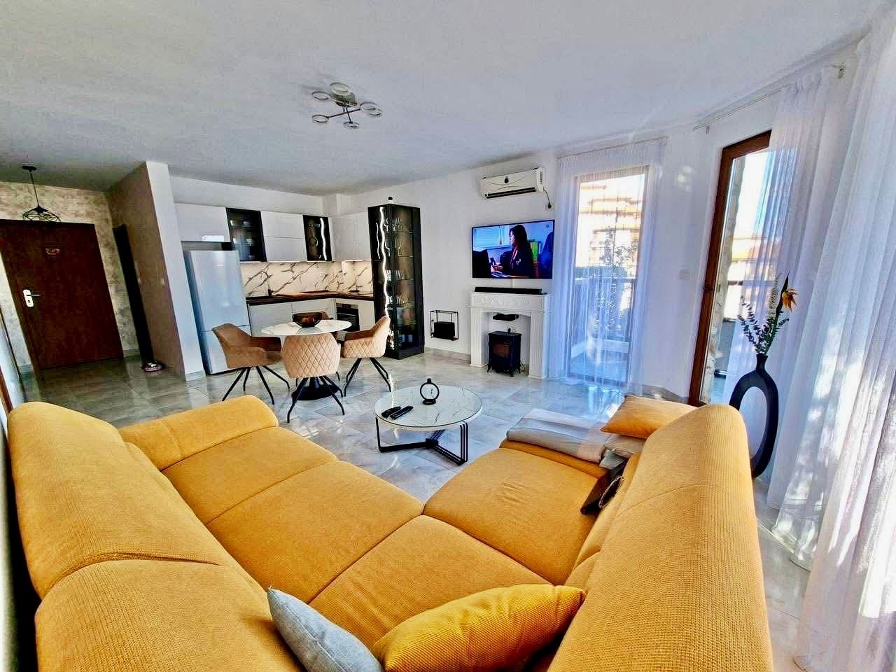 Luxuriöse 3-Zimmer-Wohnung in erster Meereslinie in der VIP-Zone von Sveti Vlas