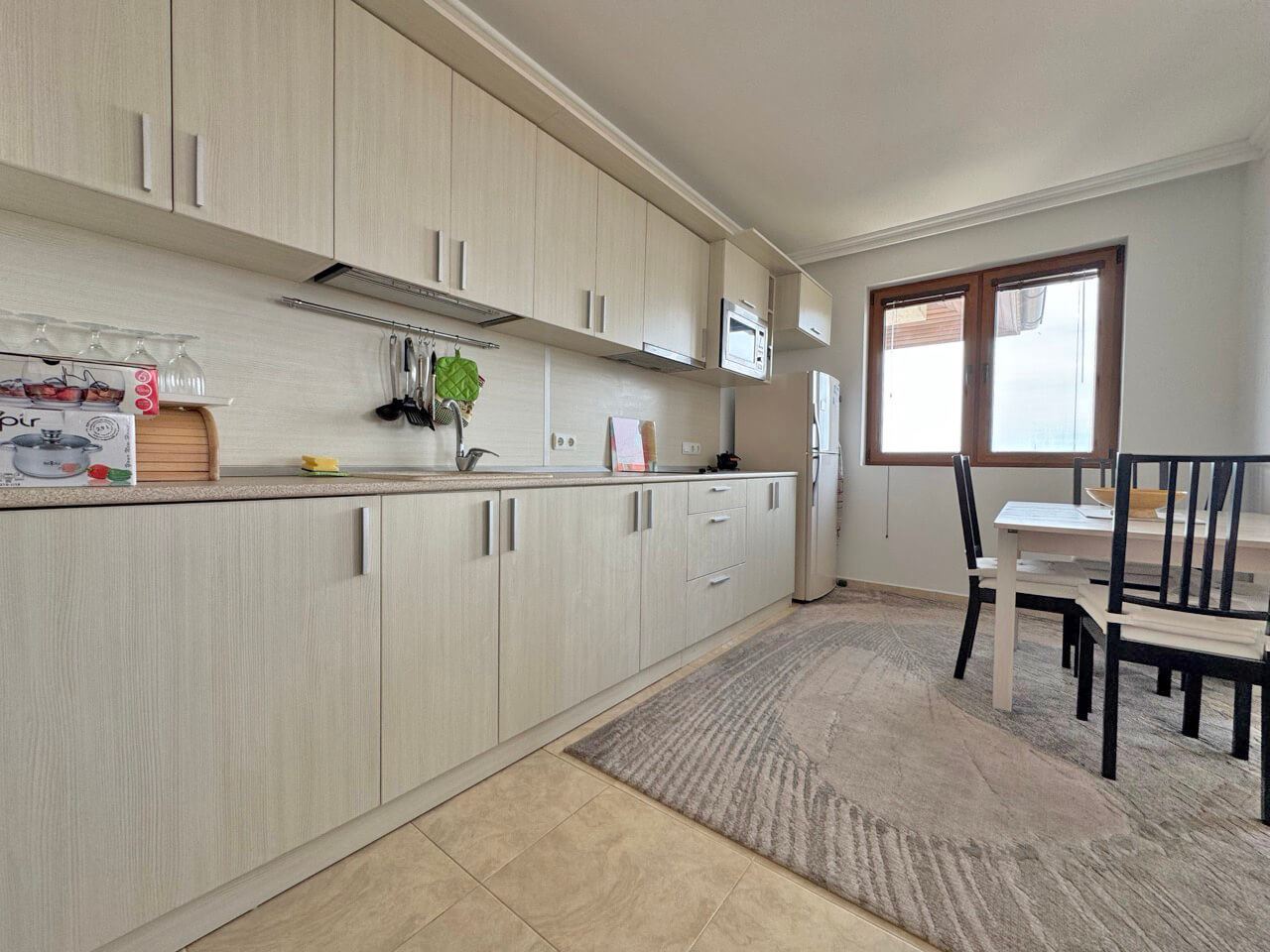 Geräumige Zwei-Schlafzimmer-Wohnung in einem Boutique-Komplex nur wenige Meter vom Meer in Sveti Vlas entfernt 