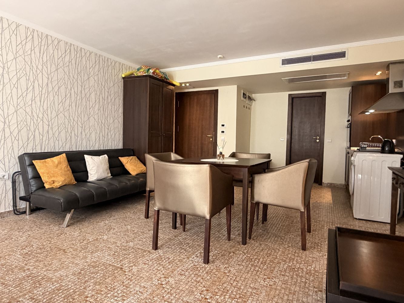 Exklusives Studio mit Garten und direktem Poolzugang – 100 m vom Meer in Sonnenstrand