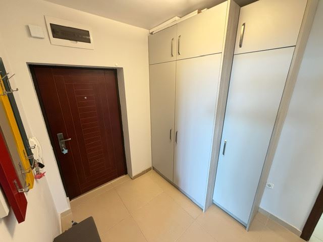 Geräumiges Appartment mit zwei Schlafzimmern in erster Meereslinie mit frontalem Panoramablick auf das Meer