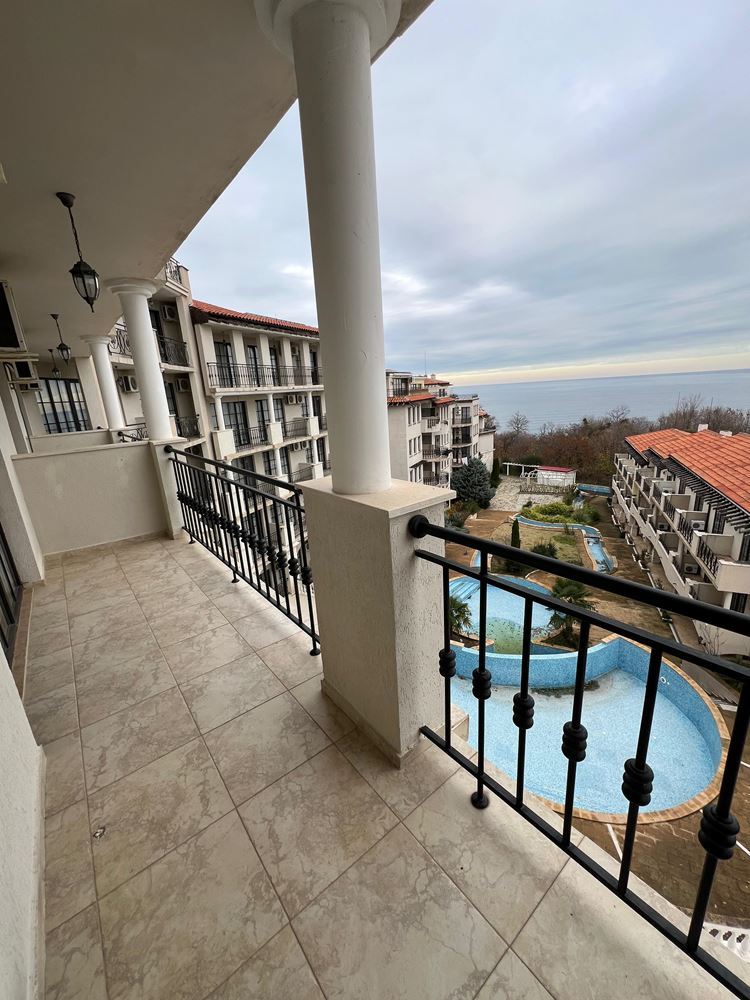 Drei-Zimmer-Wohnung mit Panoramablick auf das Meer und den Pool – erste Meereslinie in Obzor!