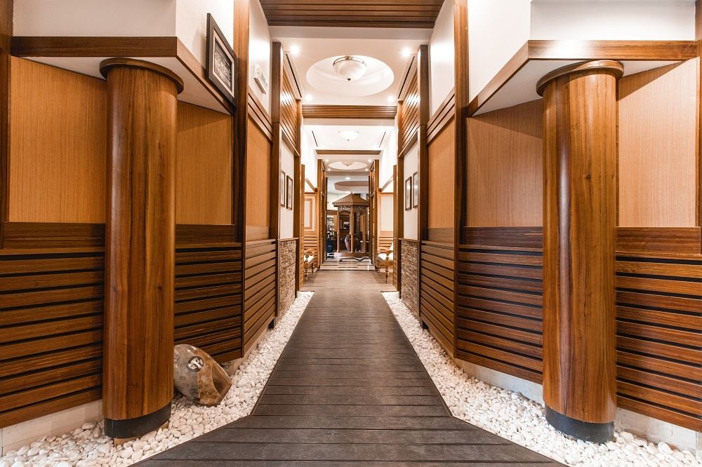 Hoher Standard und vielfältige Annehmlichkeiten – Hervorragende Zwei-Zimmer-Wohnung in einem Luxuskomplex direkt am Meer in Ravda