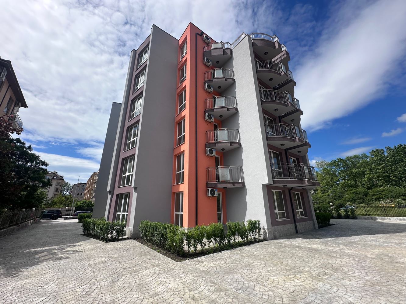 Nagelneue schlüsselfertige 3-Zimmer-Wohnung mit Dachterrasse
