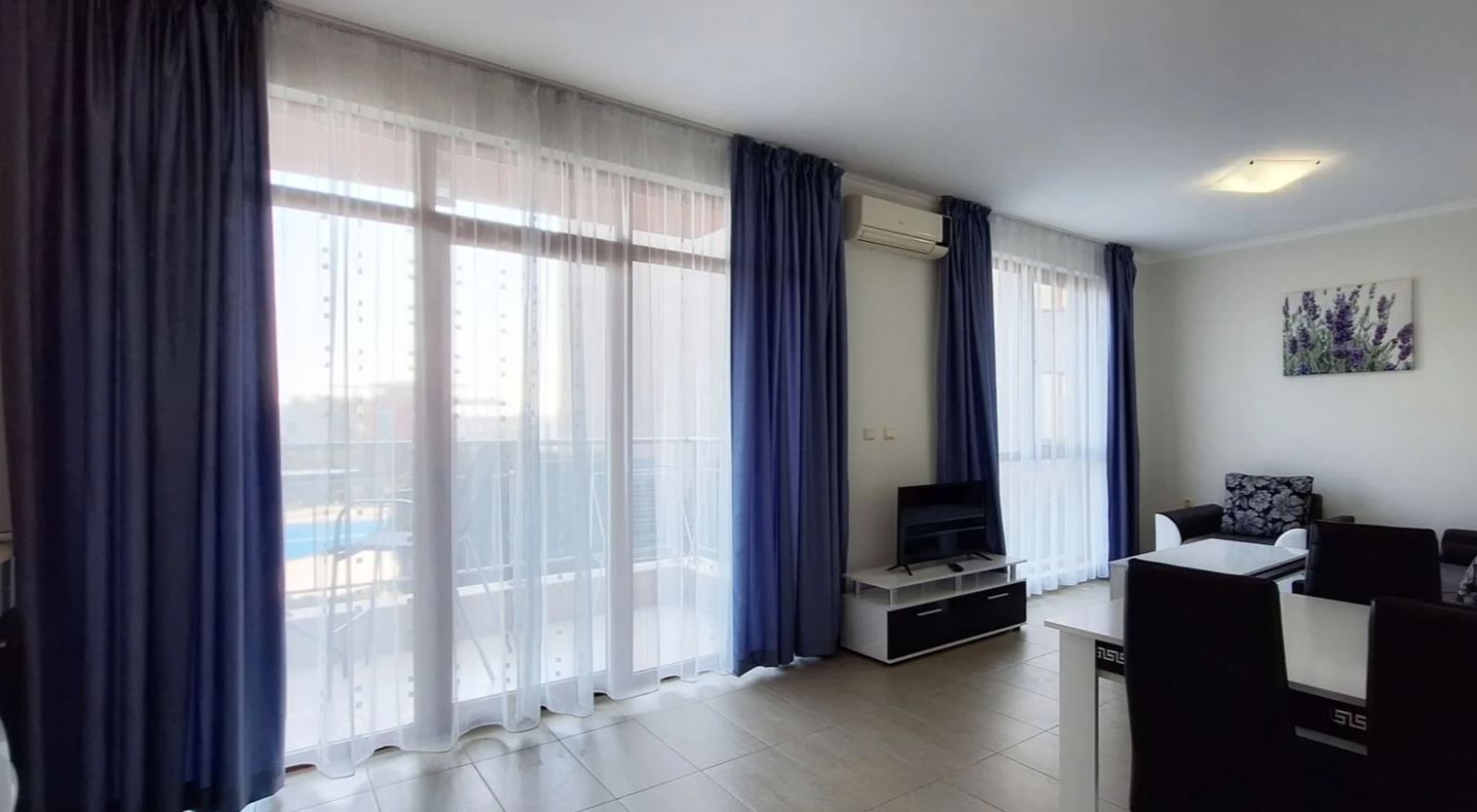 Wohnung mit einem Schlafzimmer in erster Meereslinie in Sveti Vlas – gemütliche Immobilie mit Blick auf Pool und Meer