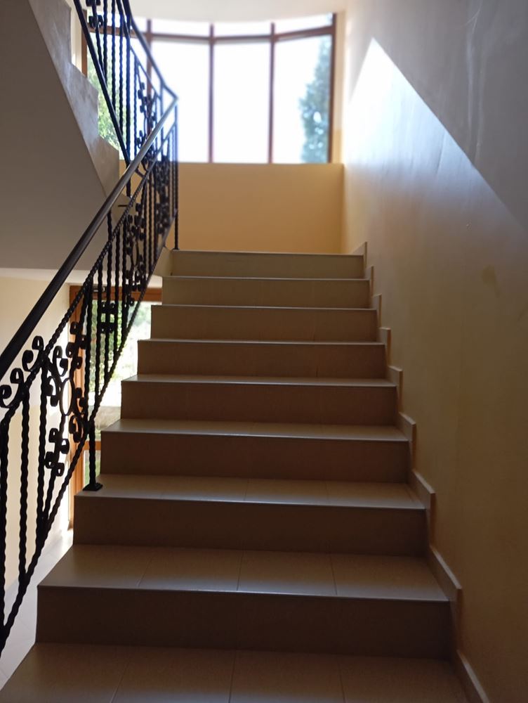 Voll möblierte Ein-Zimmer-Wohnung 200 m vom Strand in Ravda entfernt – Ruhe, Grün und Komfort in einer kleinen Anlage